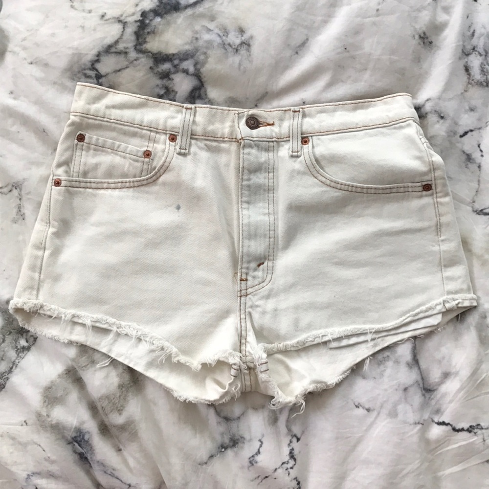 LEVI Vintage White Denim Cut-off Shorts